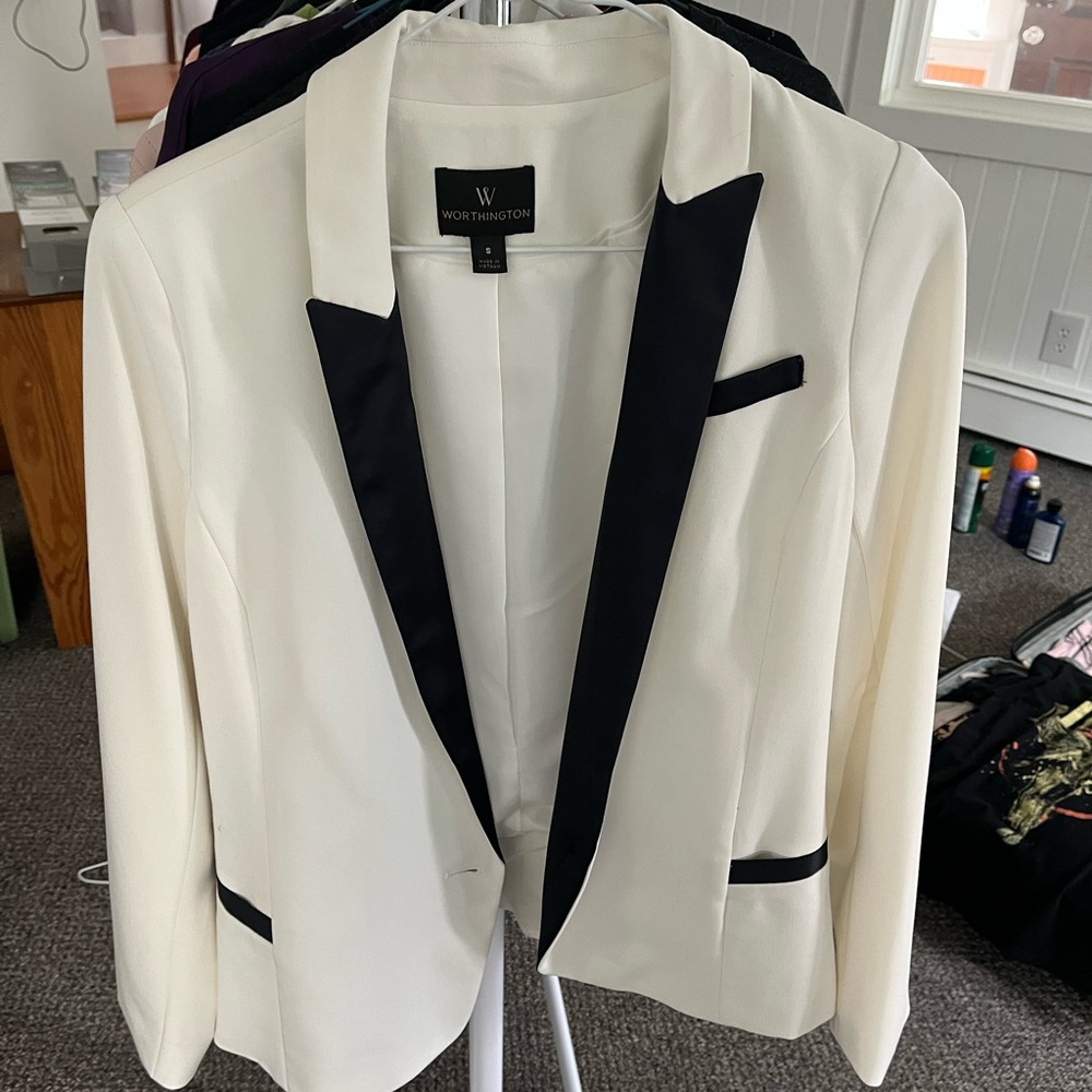 Worthington White and Black Blazer